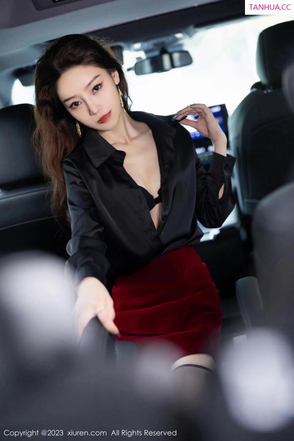  [XiuRen]高清写真图 2023.12.26 No.7867 苏曼兮 短裙黑丝第34张图片